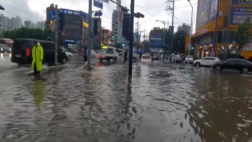 Video: Ničivé povodně v Soulu. Jihokorejská metropole sčítá mrtvé